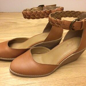 Crown Vintage Tan Wedge Braided Ankle-Strap Shoes